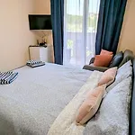 Beachfront Elegant 100 M From Smokinya Beach, Managed By Flat Mаnager Apartamento