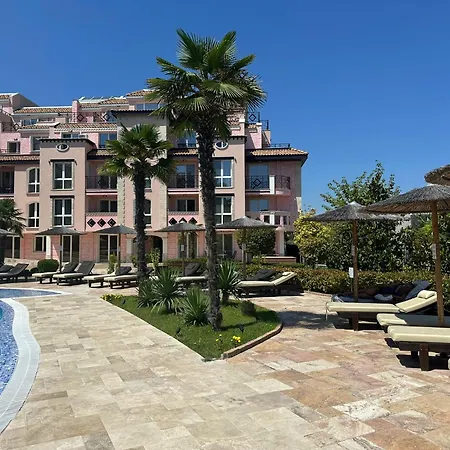 Beachfront Elegant 100 M From Smokinya Beach, Managed By Flat Mаnager Apartamento